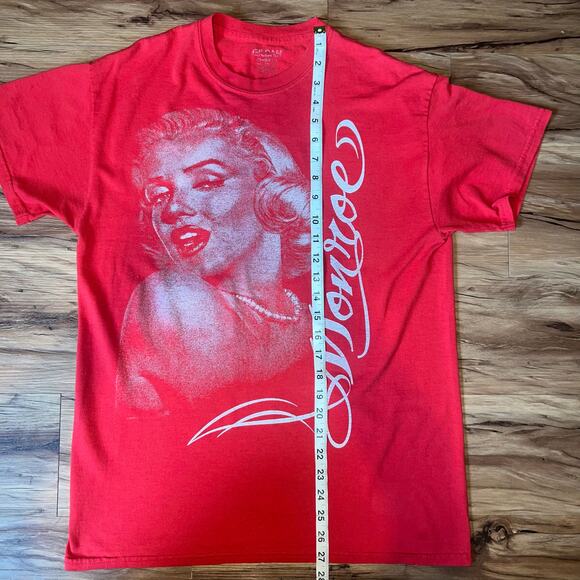 Red Short Sleeve Crew Neck Marilyn Monroe Graphic Print T-Shirt Size Medium - Picture 7 of 7